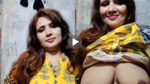 Bangladeshi Aunty Showing Boobs and Pussy